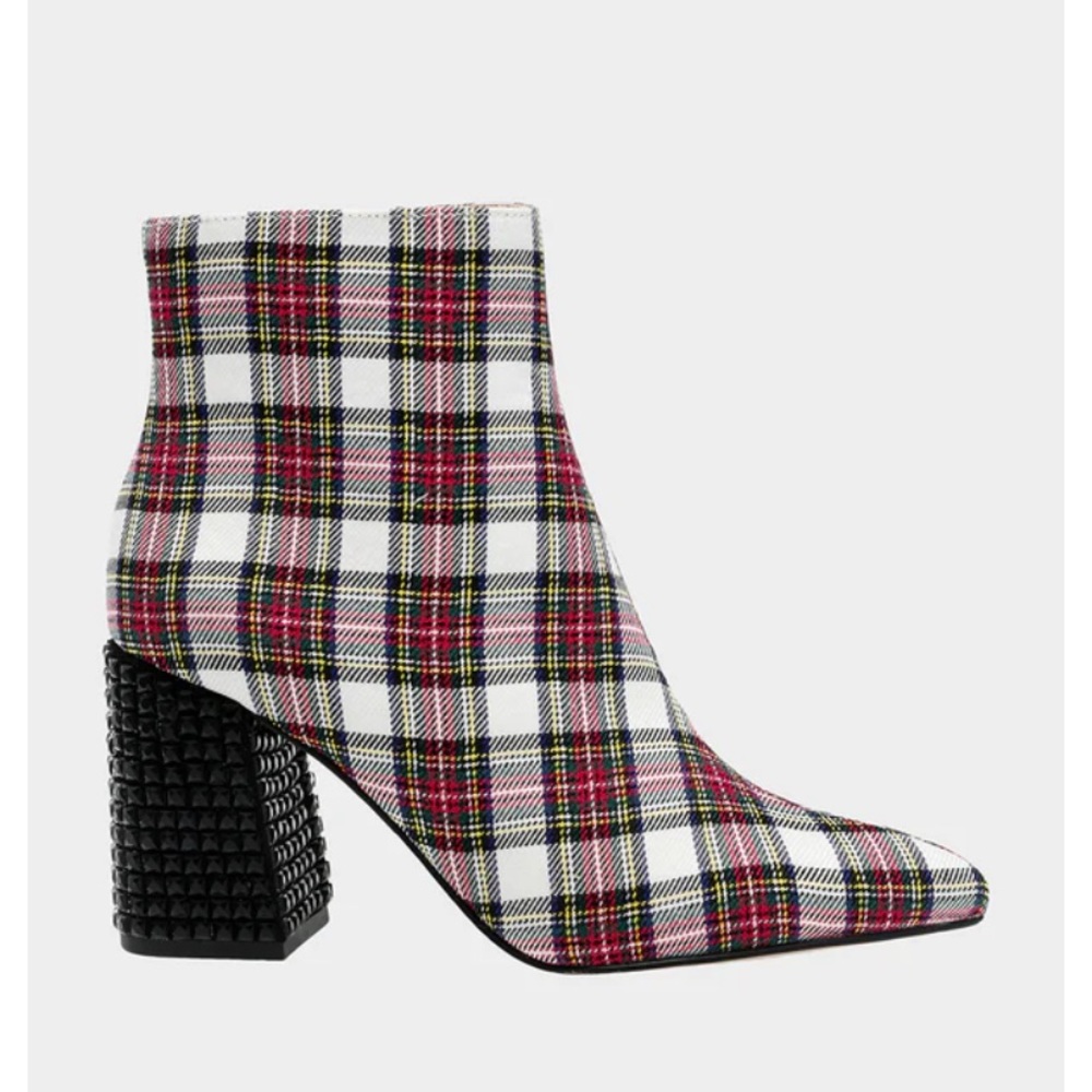 Betsey Johnson Kassie Booties